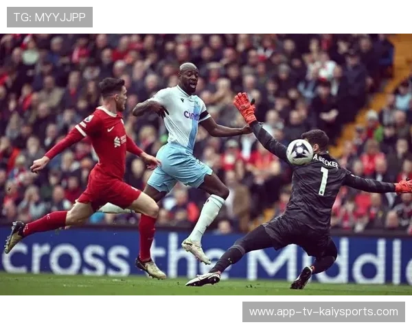 利物浦连续角球压制，马赛禁区一片混乱，利物浦踢球真脏